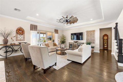 House in Winter Garden, Florida 5 bedrooms, 395.11 sq.m. № 2299780 - photo 8