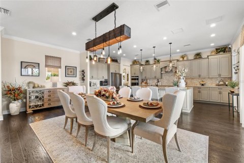 House in Winter Garden, Florida 5 bedrooms, 395.11 sq.m. № 2299780 - photo 11