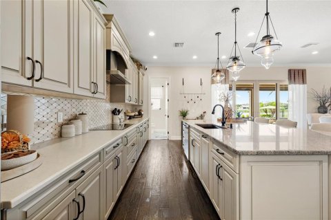 House in Winter Garden, Florida 5 bedrooms, 395.11 sq.m. № 2299780 - photo 13