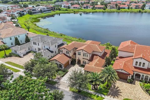 House in Winter Garden, Florida 5 bedrooms, 395.11 sq.m. № 2299780 - photo 2