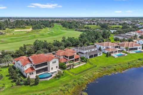 House in Winter Garden, Florida 5 bedrooms, 395.11 sq.m. № 2299780 - photo 3