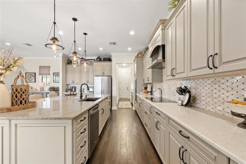 House in Winter Garden, Florida 5 bedrooms, 395.11 sq.m. № 2299780 - photo 16