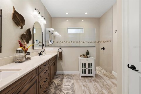 House in Winter Garden, Florida 5 bedrooms, 395.11 sq.m. № 2299780 - photo 22