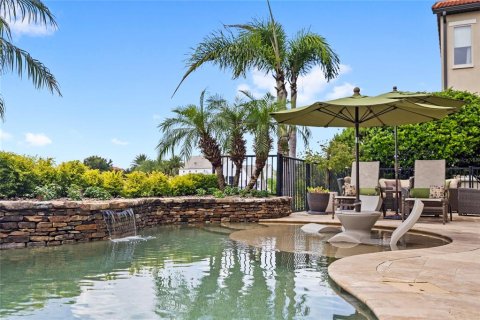 House in Winter Garden, Florida 5 bedrooms, 395.11 sq.m. № 2299780 - photo 5