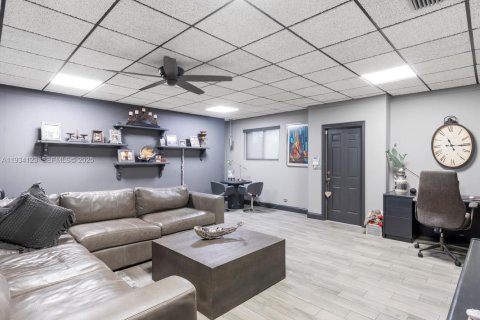 Casa en venta en Hallandale Beach, Florida, 5 dormitorios, 345.41 m2 № 1992894 - foto 22
