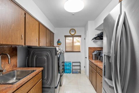 Casa en venta en Hallandale Beach, Florida, 5 dormitorios, 345.41 m2 № 1992894 - foto 19