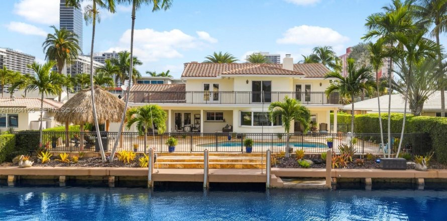 Casa en Hallandale Beach, Florida 5 dormitorios, 345.41 m2 № 1992894