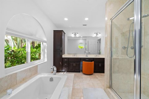 House in Fort Lauderdale, Florida 4 bedrooms, 220.36 sq.m. № 2081924 - photo 13