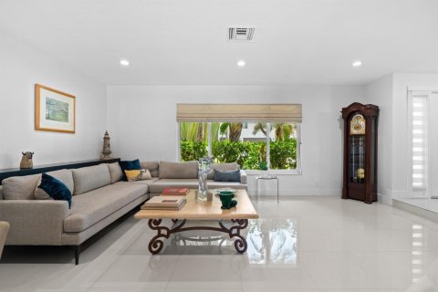 House in Fort Lauderdale, Florida 4 bedrooms, 220.36 sq.m. № 2081924 - photo 6