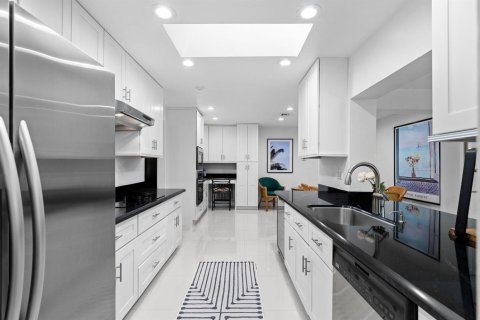 House in Fort Lauderdale, Florida 4 bedrooms, 220.36 sq.m. № 2081924 - photo 10
