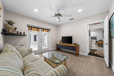 House in Fort Lauderdale, Florida 4 bedrooms, 220.36 sq.m. № 2081924 - photo 18