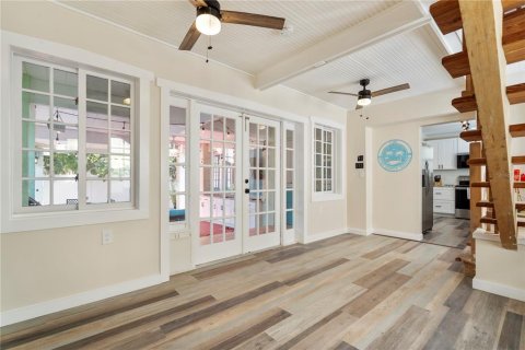 House in Saint Pete Beach, Florida 5 bedrooms, 256.87 sq.m. № 2151321 - photo 17