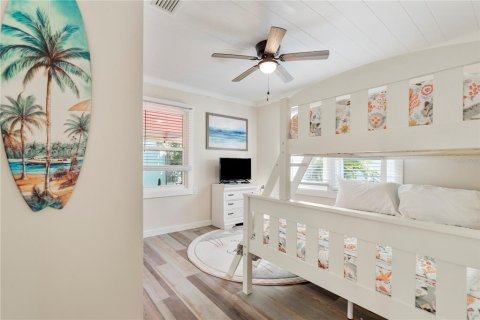 House in Saint Pete Beach, Florida 5 bedrooms, 256.87 sq.m. № 2151321 - photo 30
