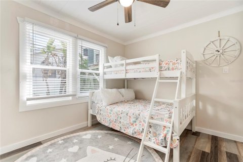 House in Saint Pete Beach, Florida 5 bedrooms, 256.87 sq.m. № 2151321 - photo 29