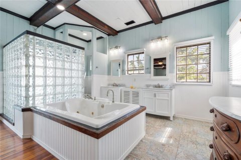 House in Saint Pete Beach, Florida 5 bedrooms, 256.87 sq.m. № 2151321 - photo 24