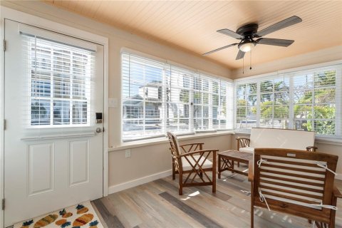 House in Saint Pete Beach, Florida 5 bedrooms, 256.87 sq.m. № 2151321 - photo 6