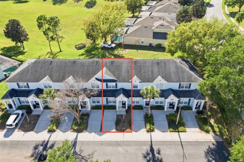 Adosado en Kissimmee, Florida 3 dormitorios, 133.78 m2 № 2115897