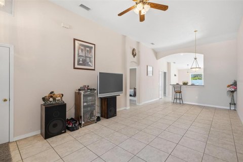 Commercial property in Palm Coast, Florida 6 bedrooms, 226.03 sq.m. № 2195612 - photo 12