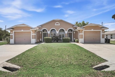 Commercial property in Palm Coast, Florida 6 bedrooms, 226.03 sq.m. № 2195612 - photo 2