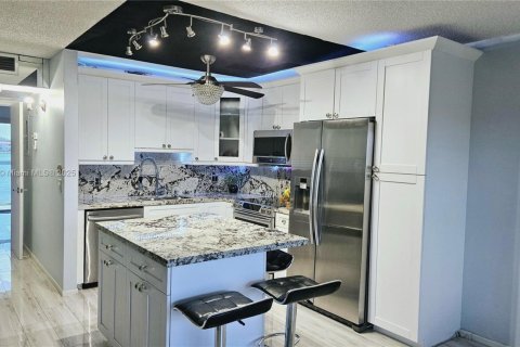 Condominio en venta en Pembroke Pines, Florida, 1 dormitorio, 65.22 m2 № 1770438 - foto 1