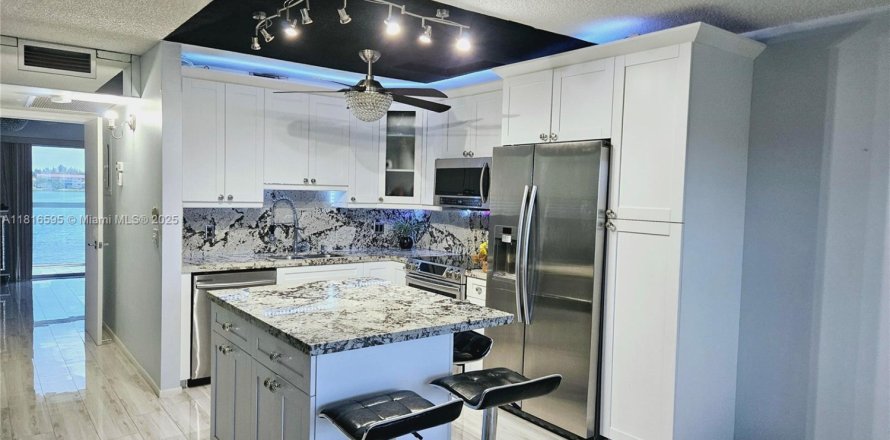 Estudio en el Condominio en Pembroke Pines, Florida  № 1770438