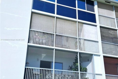 Condominio en venta en Pembroke Pines, Florida, 1 dormitorio, 65.22 m2 № 1770438 - foto 9