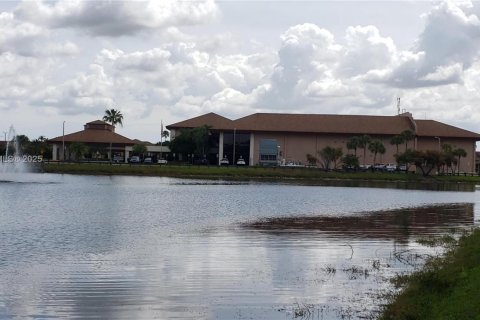 Condominio en venta en Pembroke Pines, Florida, 1 dormitorio, 65.22 m2 № 1770438 - foto 10