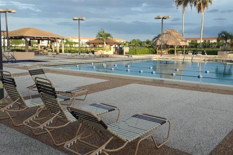 Condominio en venta en Pembroke Pines, Florida, 1 dormitorio, 65.22 m2 № 1770438 - foto 14