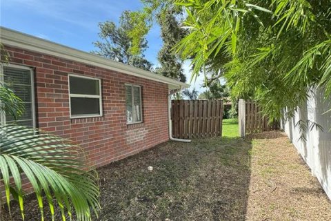 House in Sarasota, Florida 2 bedrooms, 109.81 sq.m. № 1916466 - photo 23