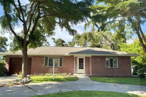 Casa en alquiler en Sarasota, Florida, 2 dormitorios, 109.81 m2 № 1916466 - foto 1