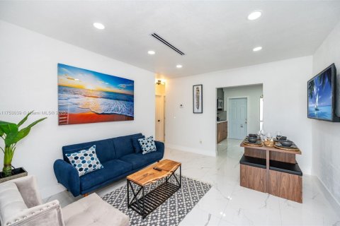 Commercial property in Miami, Florida 128.02 sq.m. № 1868545 - photo 14