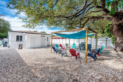 Commercial property in Miami, Florida 128.02 sq.m. № 1868545 - photo 12