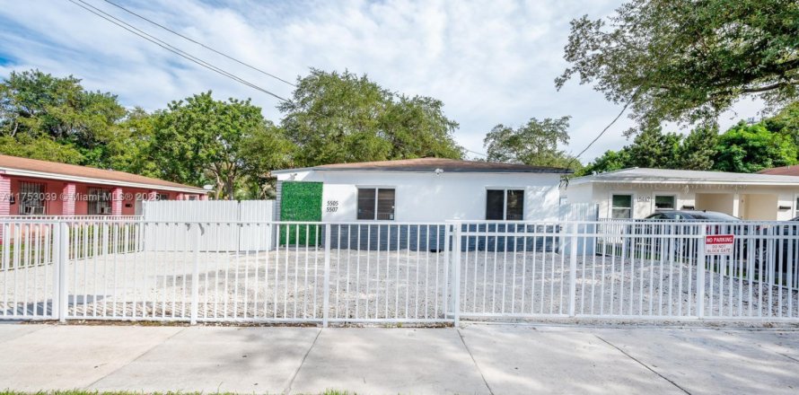 Commercial property in Miami, Florida 128.02 sq.m. № 1868545