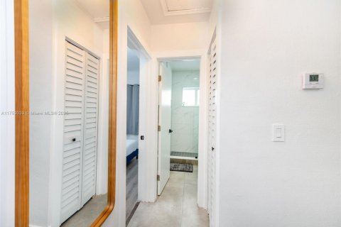 Commercial property in Miami, Florida 128.02 sq.m. № 1868545 - photo 3