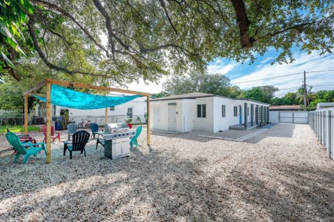 Commercial property in Miami, Florida 128.02 sq.m. № 1868545 - photo 23