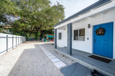 Commercial property in Miami, Florida 128.02 sq.m. № 1868545 - photo 21