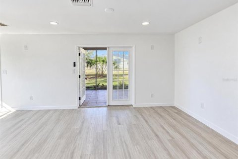 Villa ou maison à louer à Saint Petersburg, Floride: 2 chambres, 75.81 m2 № 2425356 - photo 10