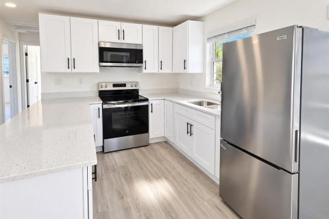 Villa ou maison à louer à Saint Petersburg, Floride: 2 chambres, 75.81 m2 № 2425356 - photo 5