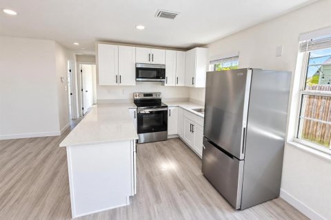 Villa ou maison à louer à Saint Petersburg, Floride: 2 chambres, 75.81 m2 № 2425356 - photo 4