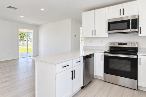 Villa ou maison à louer à Saint Petersburg, Floride: 2 chambres, 75.81 m2 № 2425356 - photo 3