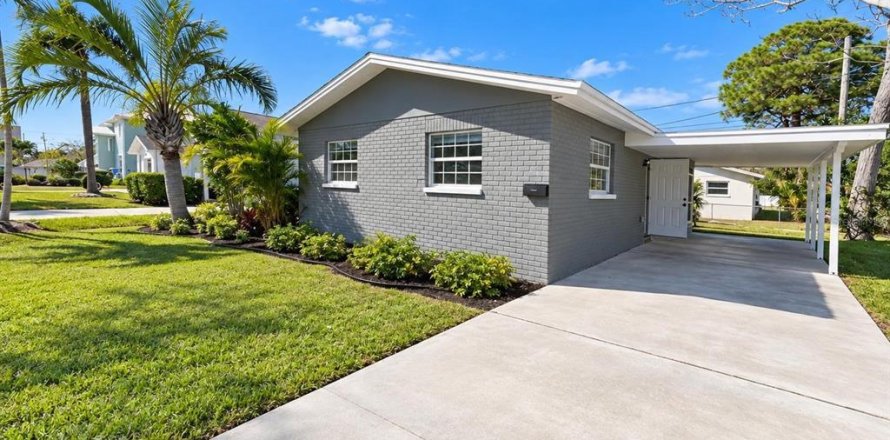 Villa ou maison à Saint Petersburg, Floride 2 chambres, 75.81 m2 № 2425356