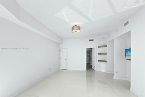 Condo in Miami, Florida, 2 bedrooms  № 1922003 - photo 19