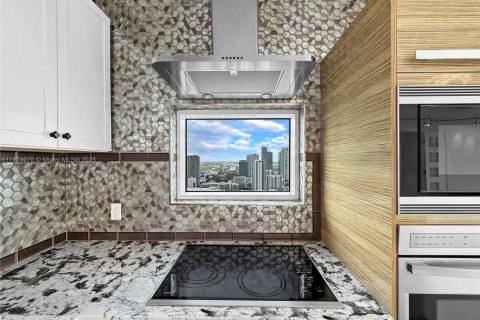 Condo in Miami, Florida, 2 bedrooms  № 1922003 - photo 13