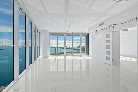 Condo in Miami, Florida, 2 bedrooms  № 1922003 - photo 7
