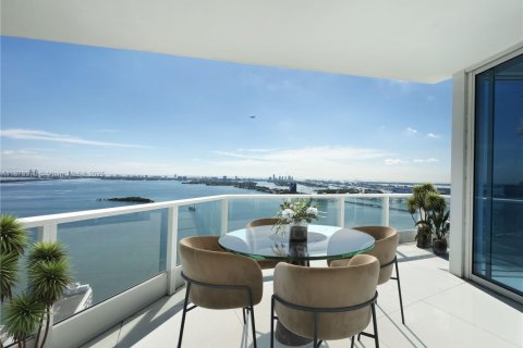 Condo in Miami, Florida, 2 bedrooms  № 1922003 - photo 4