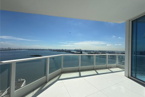 Condo in Miami, Florida, 2 bedrooms  № 1922003 - photo 5