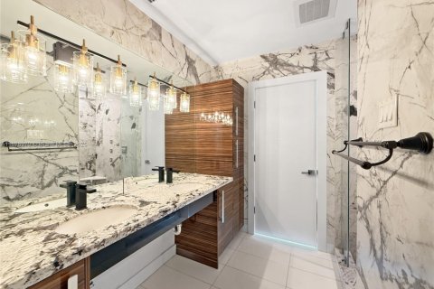 Condo in Miami, Florida, 2 bedrooms  № 1922003 - photo 22