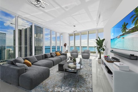Condo in Miami, Florida, 2 bedrooms  № 1922003 - photo 1
