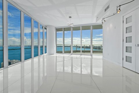 Condo in Miami, Florida, 2 bedrooms  № 1922003 - photo 8
