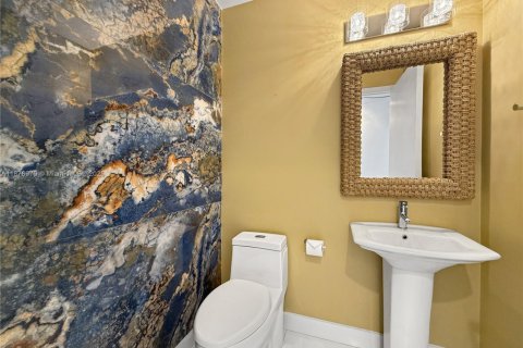Condo in Miami, Florida, 2 bedrooms  № 1922003 - photo 25